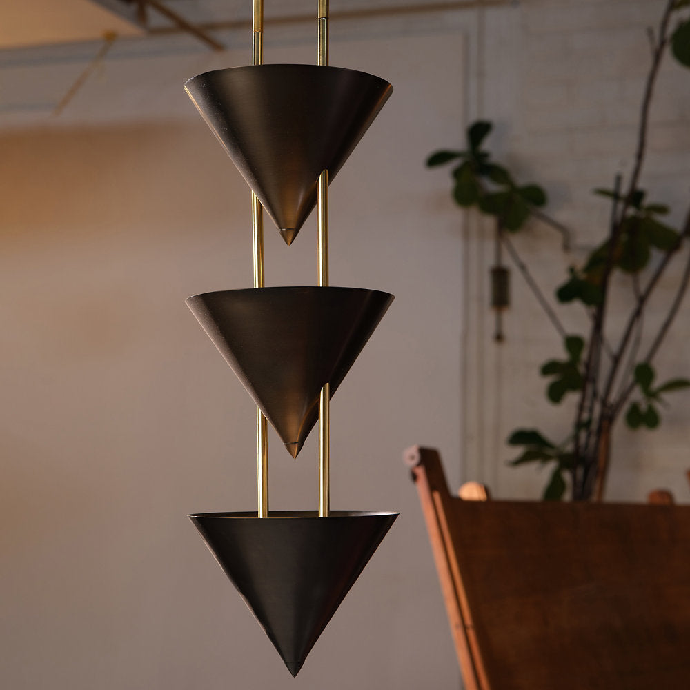 Versus Pendant