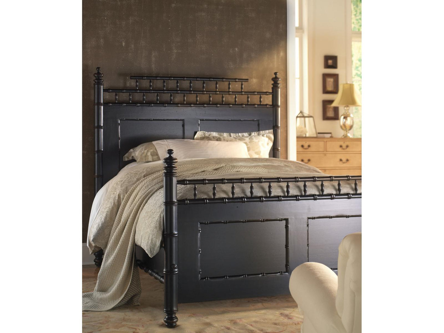 Savannah Queen Size Bed in Customizable Finish