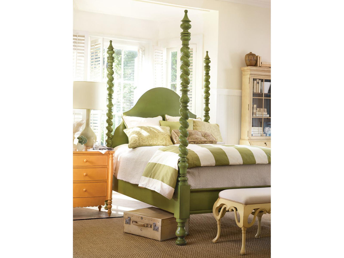 Catalina Poster Bed Queen